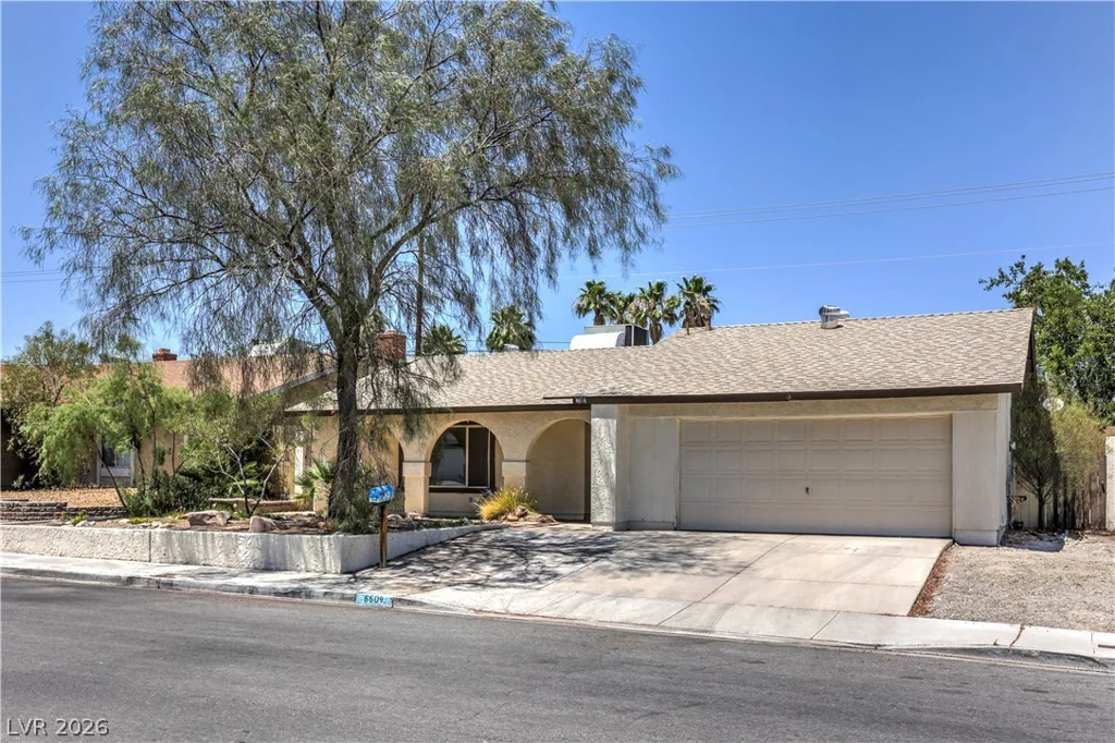 6604 Larchwood, Las Vegas, NV 89103