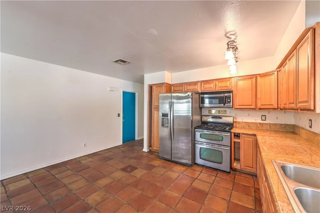 6604 Larchwood, Las Vegas, NV 89103