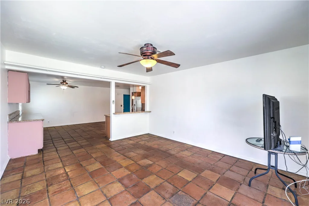 6604 Larchwood, Las Vegas, NV 89103