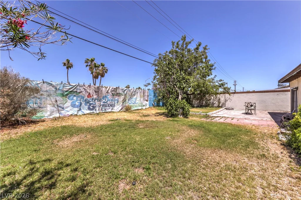 6604 Larchwood, Las Vegas, NV 89103