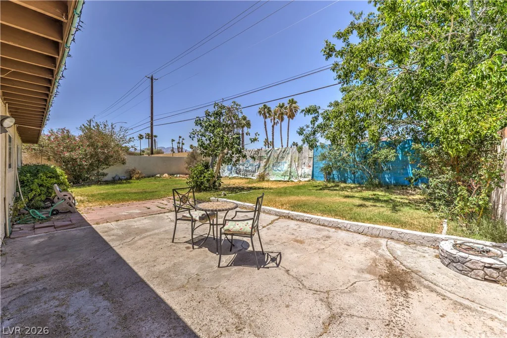 6604 Larchwood, Las Vegas, NV 89103