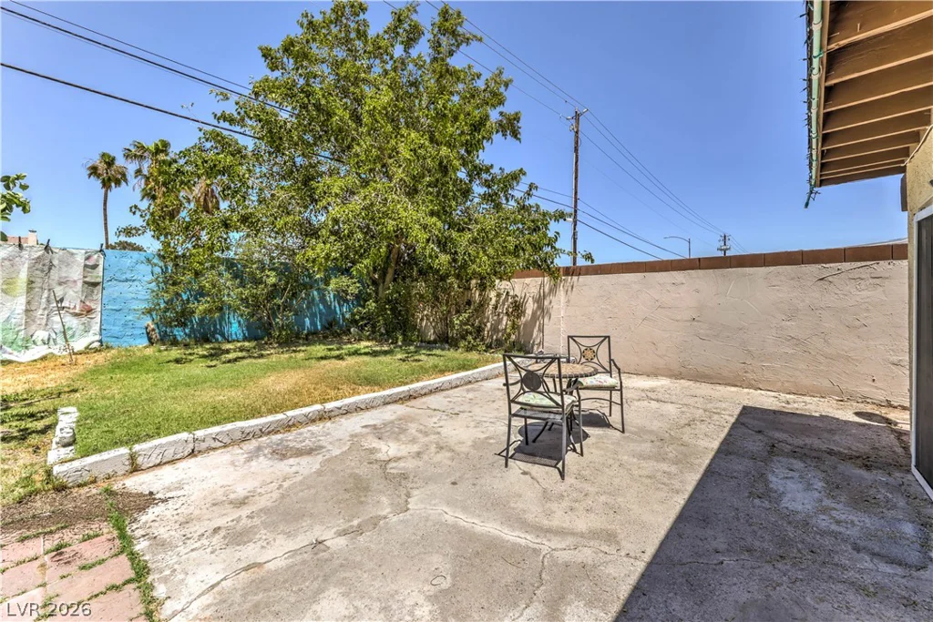 6604 Larchwood, Las Vegas, NV 89103
