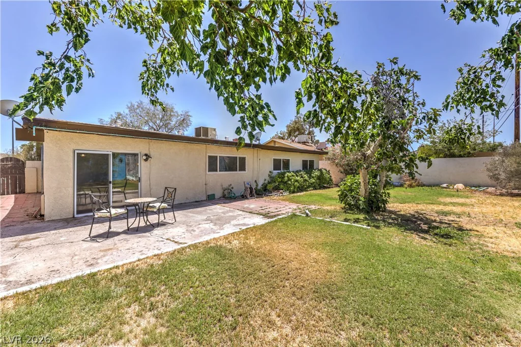 6604 Larchwood, Las Vegas, NV 89103