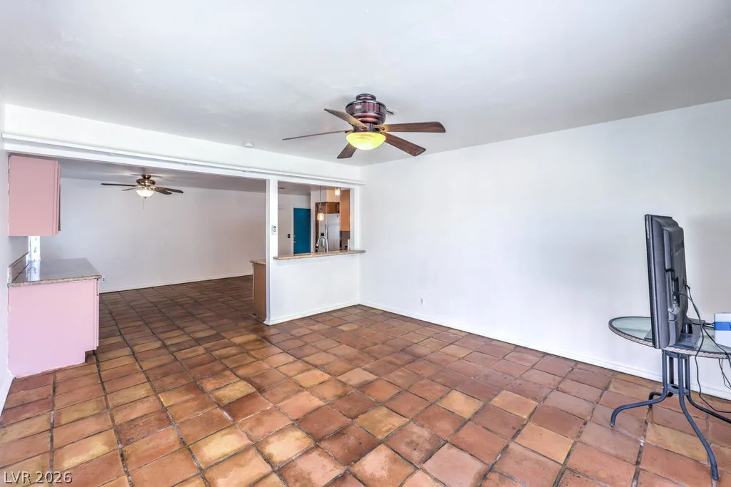 6604 Larchwood, Las Vegas, NV 89103