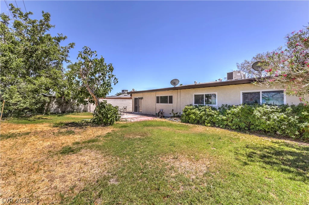 6604 Larchwood, Las Vegas, NV 89103