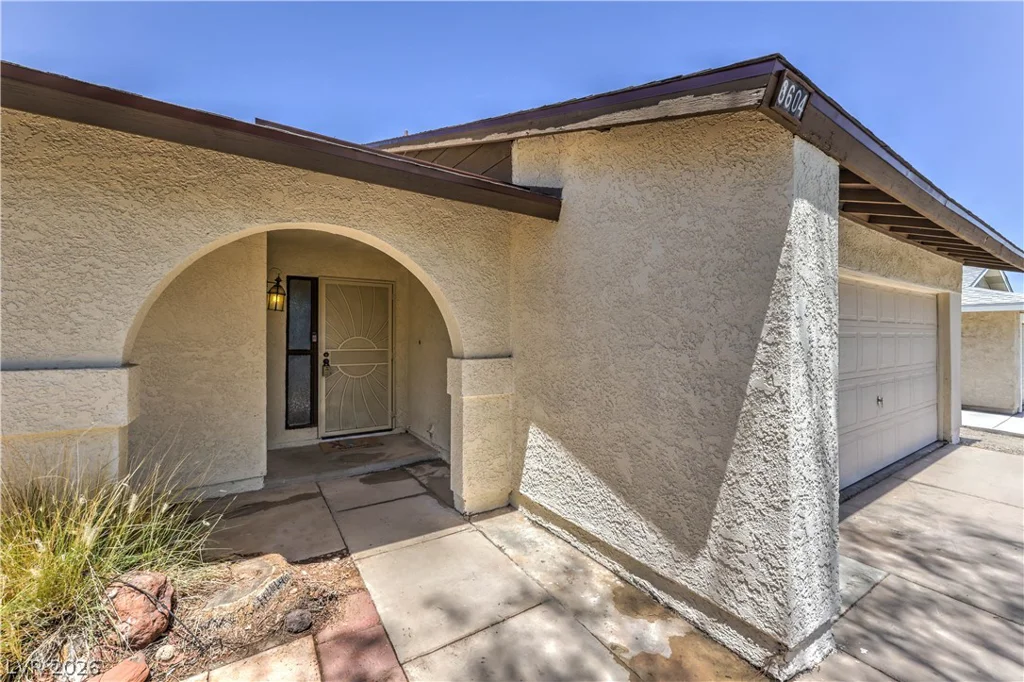 6604 Larchwood, Las Vegas, NV 89103