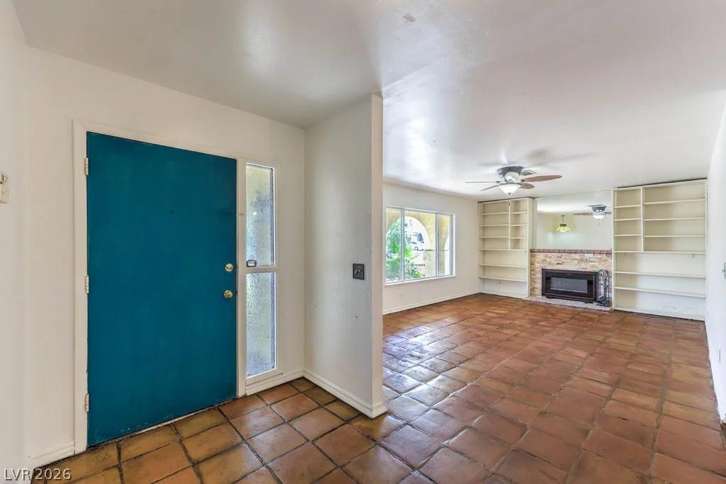 6604 Larchwood, Las Vegas, NV 89103