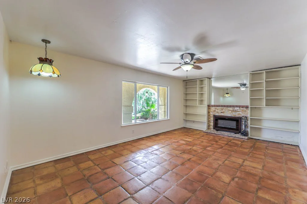6604 Larchwood, Las Vegas, NV 89103
