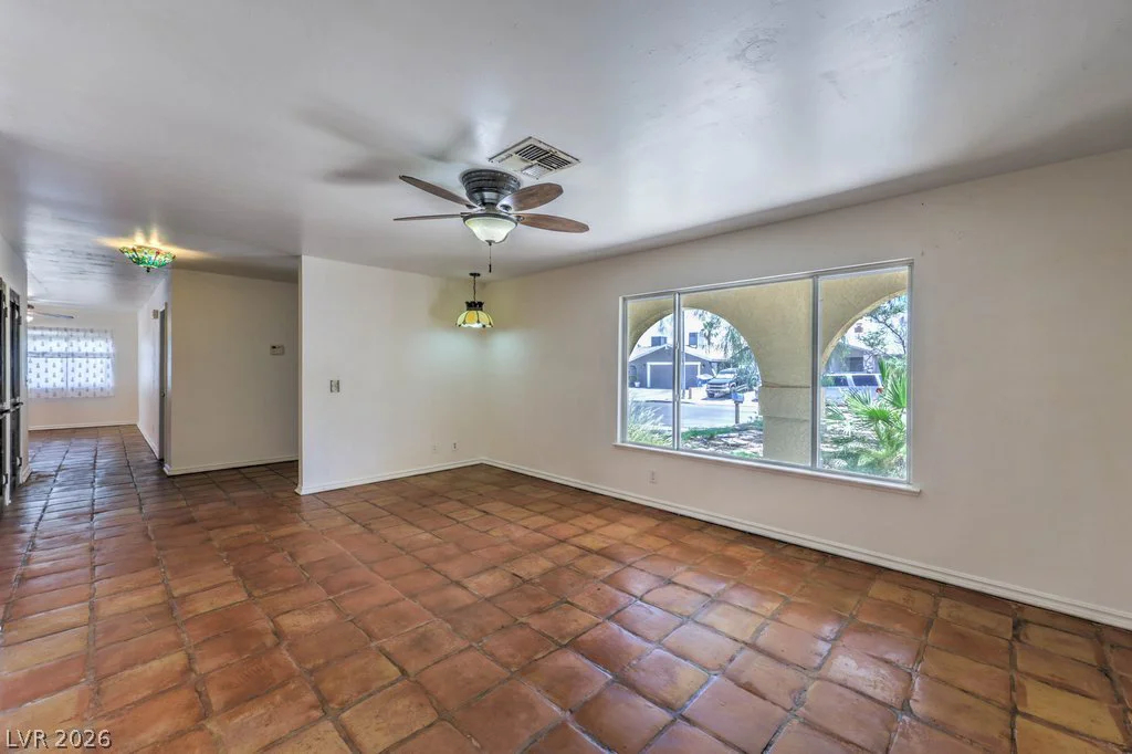 6604 Larchwood, Las Vegas, NV 89103