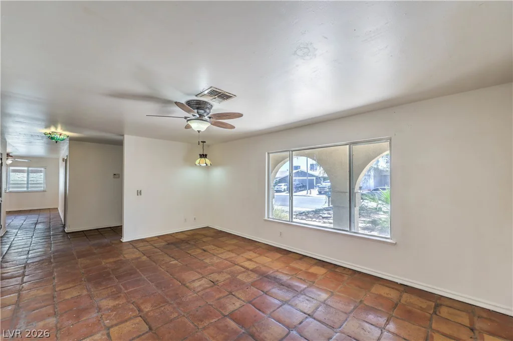 6604 Larchwood, Las Vegas, NV 89103