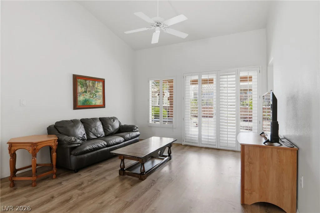 9917 Woodhouse, Las Vegas, NV 89134