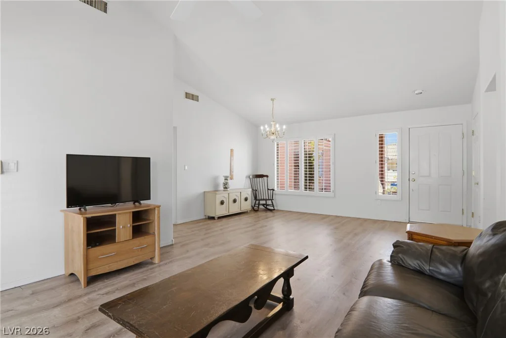 9917 Woodhouse, Las Vegas, NV 89134