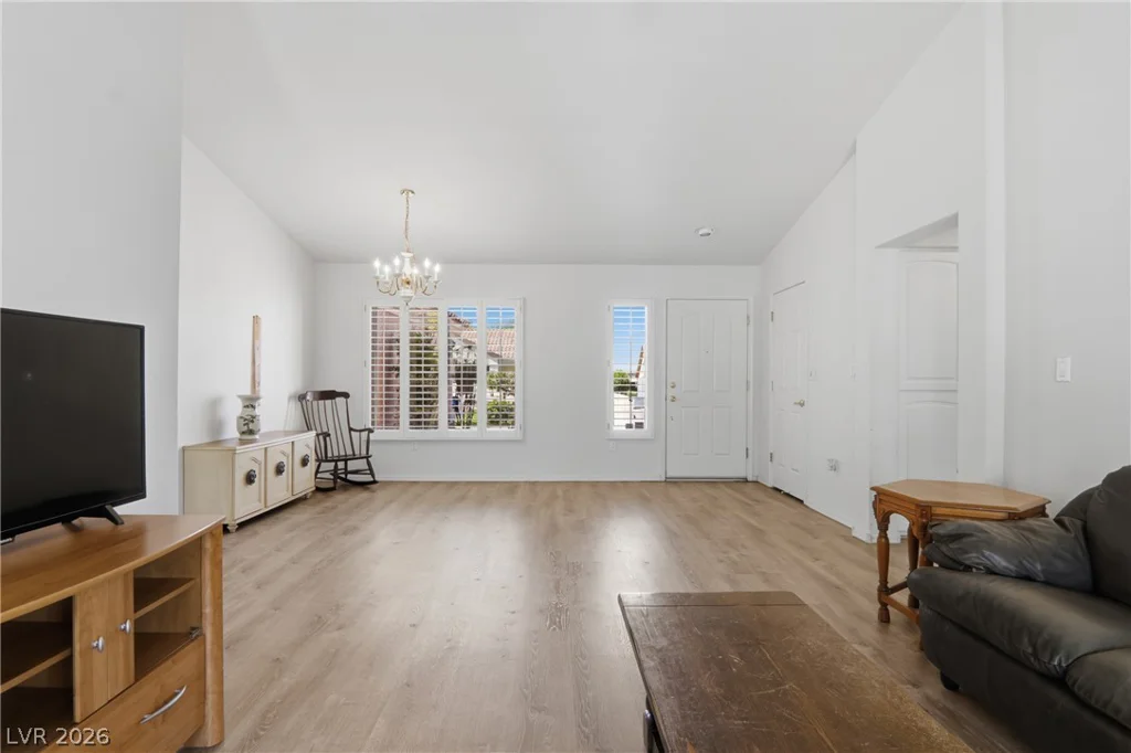 9917 Woodhouse, Las Vegas, NV 89134