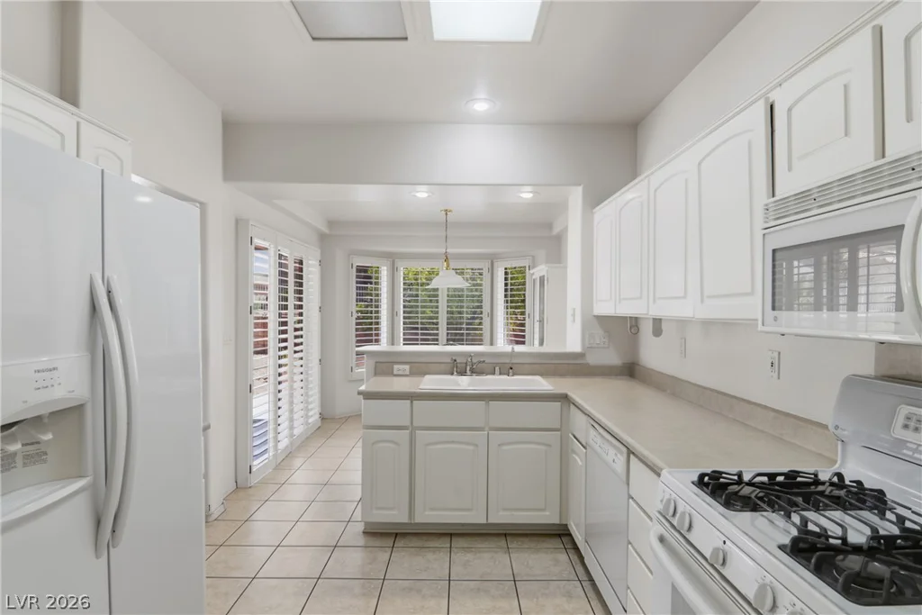 9917 Woodhouse, Las Vegas, NV 89134