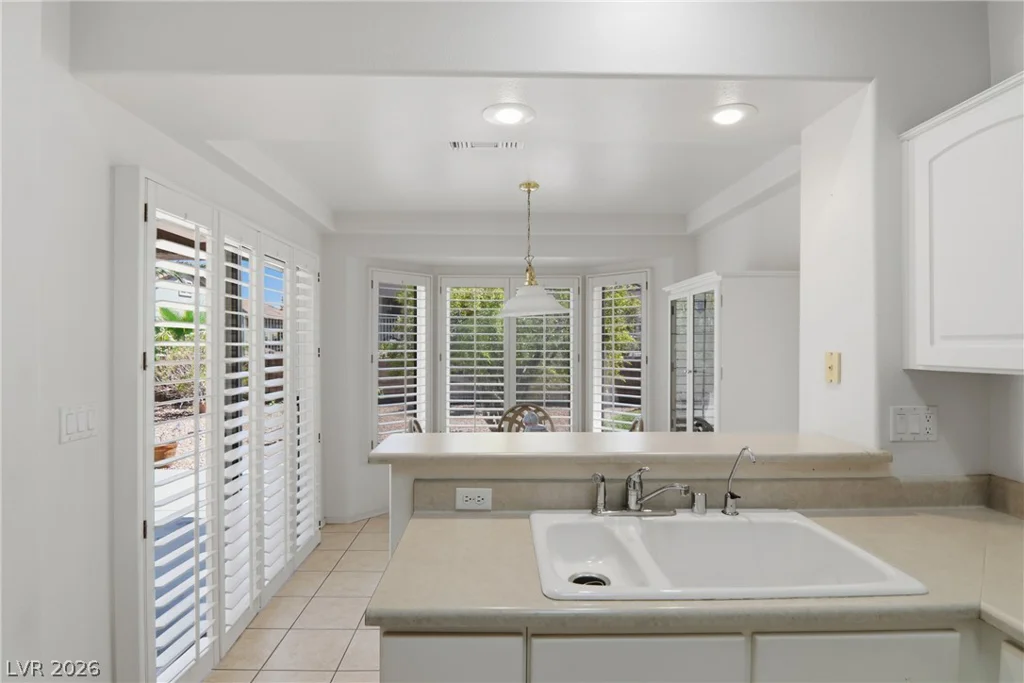 9917 Woodhouse, Las Vegas, NV 89134