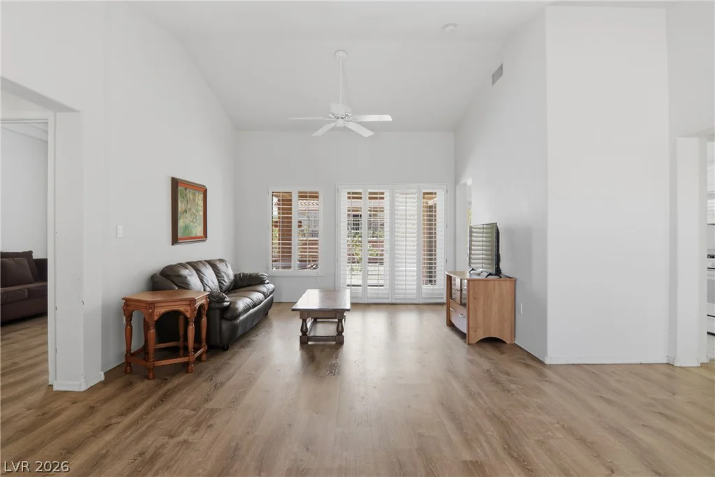 9917 Woodhouse, Las Vegas, NV 89134