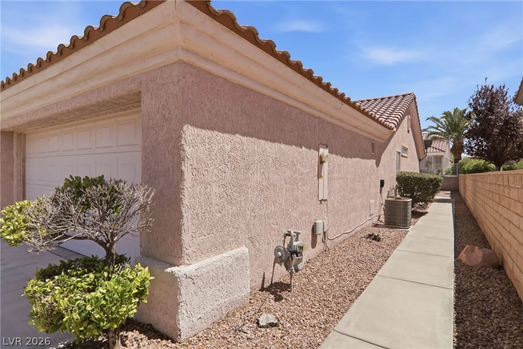 9917 Woodhouse, Las Vegas, NV 89134