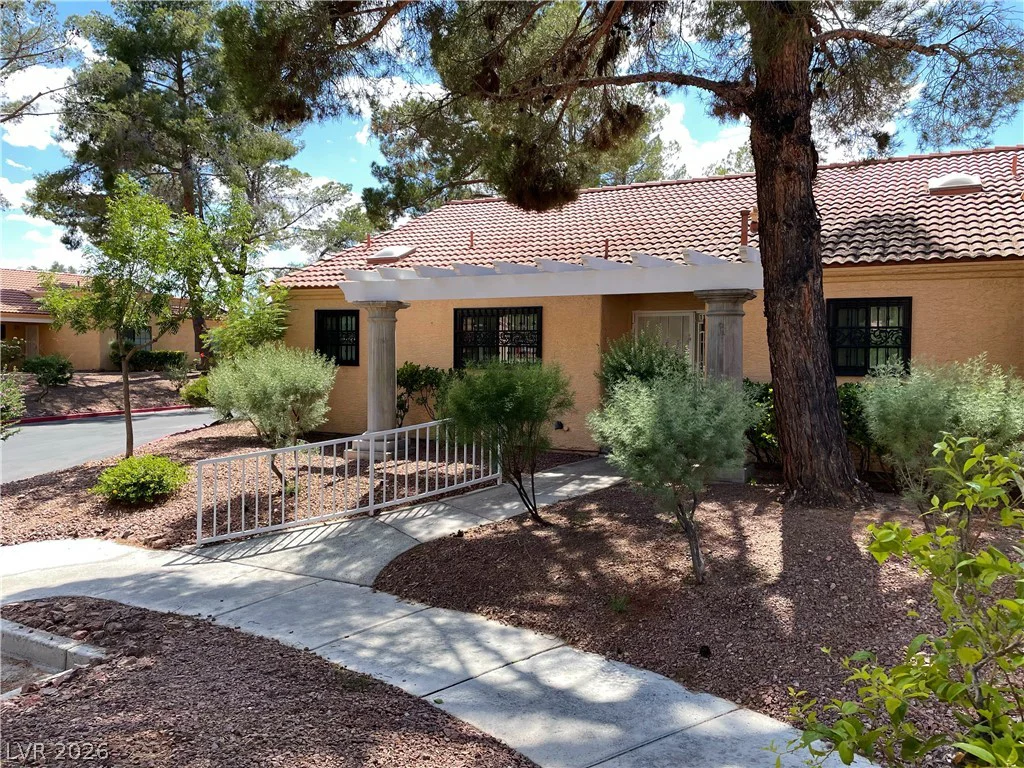 2851 Valley View, Las Vegas, NV 89102