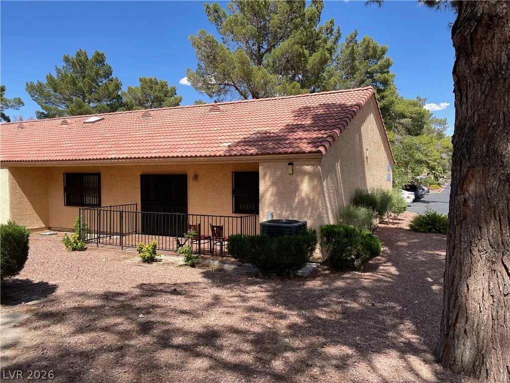 2851 Valley View, Las Vegas, NV 89102