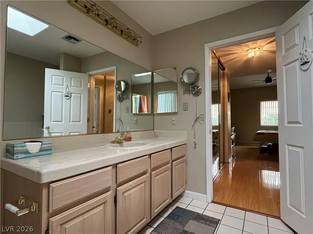 2851 Valley View, Las Vegas, NV 89102
