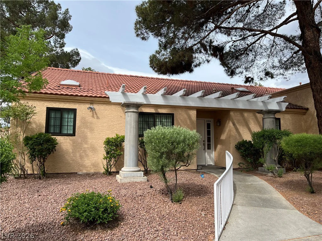 2851 Valley View, Las Vegas, NV 89102
