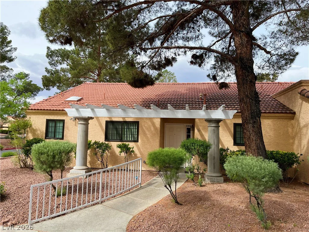 2851 Valley View, Las Vegas, NV 89102