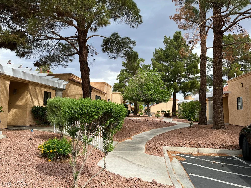 2851 Valley View, Las Vegas, NV 89102