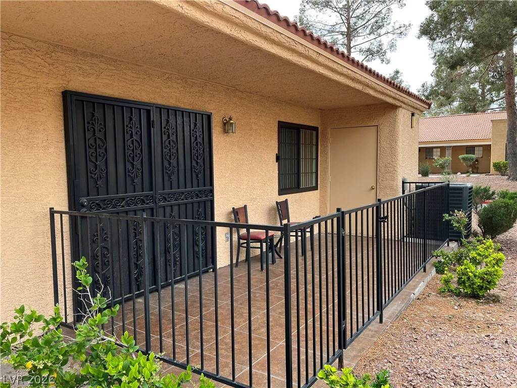 2851 Valley View, Las Vegas, NV 89102