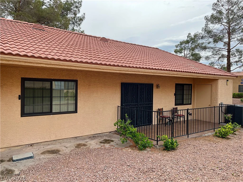 2851 Valley View, Las Vegas, NV 89102