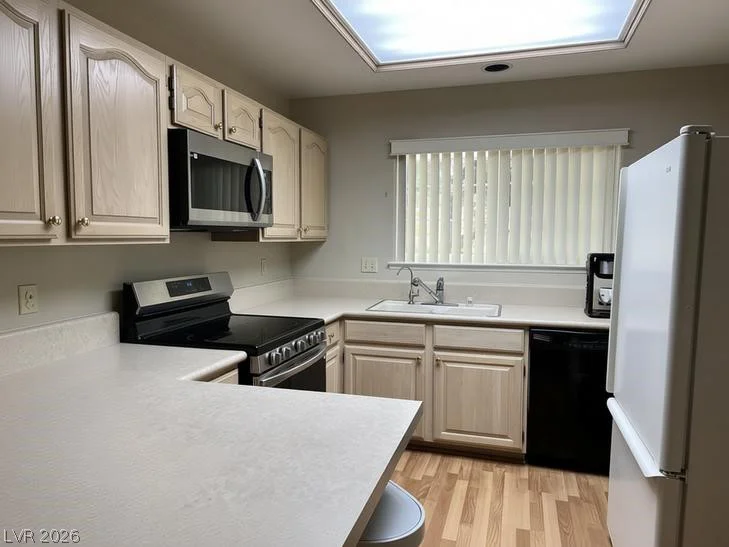 2851 Valley View, Las Vegas, NV 89102
