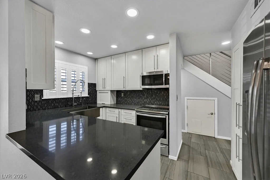 692 Tam O Shanter, Las Vegas, NV 89109