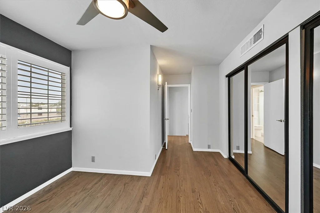 692 Tam O Shanter, Las Vegas, NV 89109