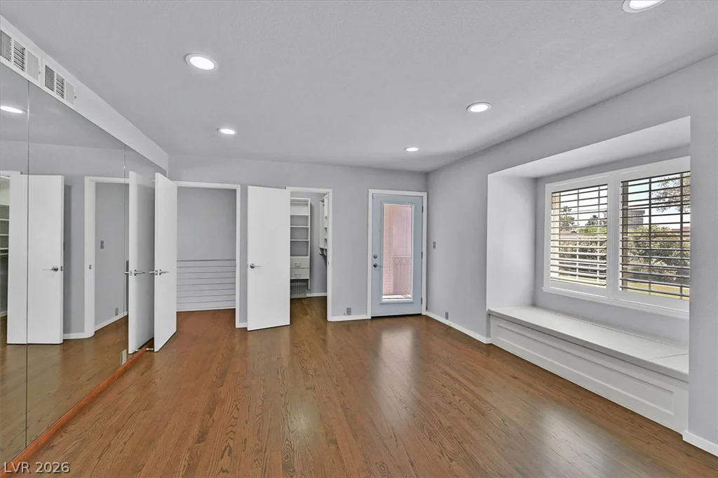 692 Tam O Shanter, Las Vegas, NV 89109