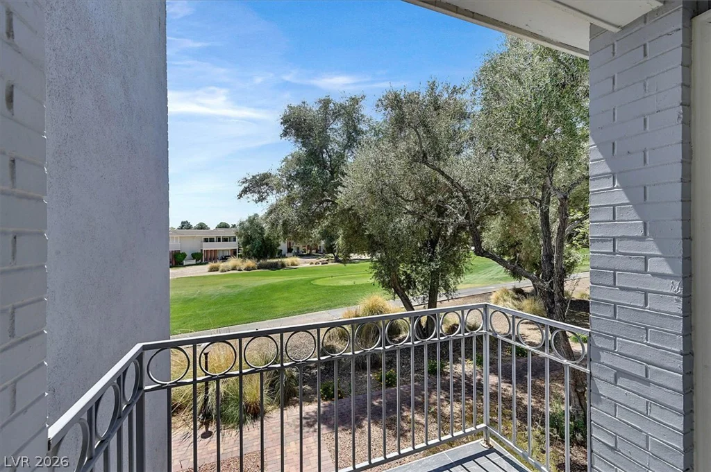692 Tam O Shanter, Las Vegas, NV 89109