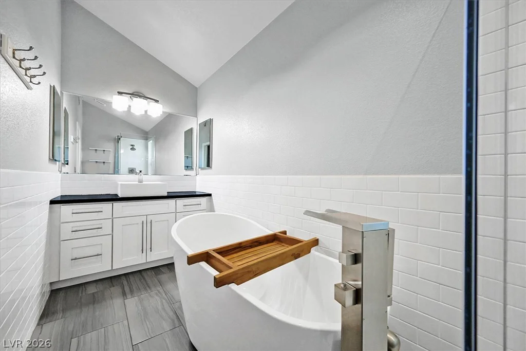 692 Tam O Shanter, Las Vegas, NV 89109