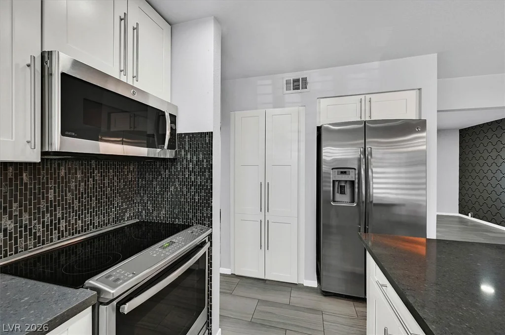 692 Tam O Shanter, Las Vegas, NV 89109
