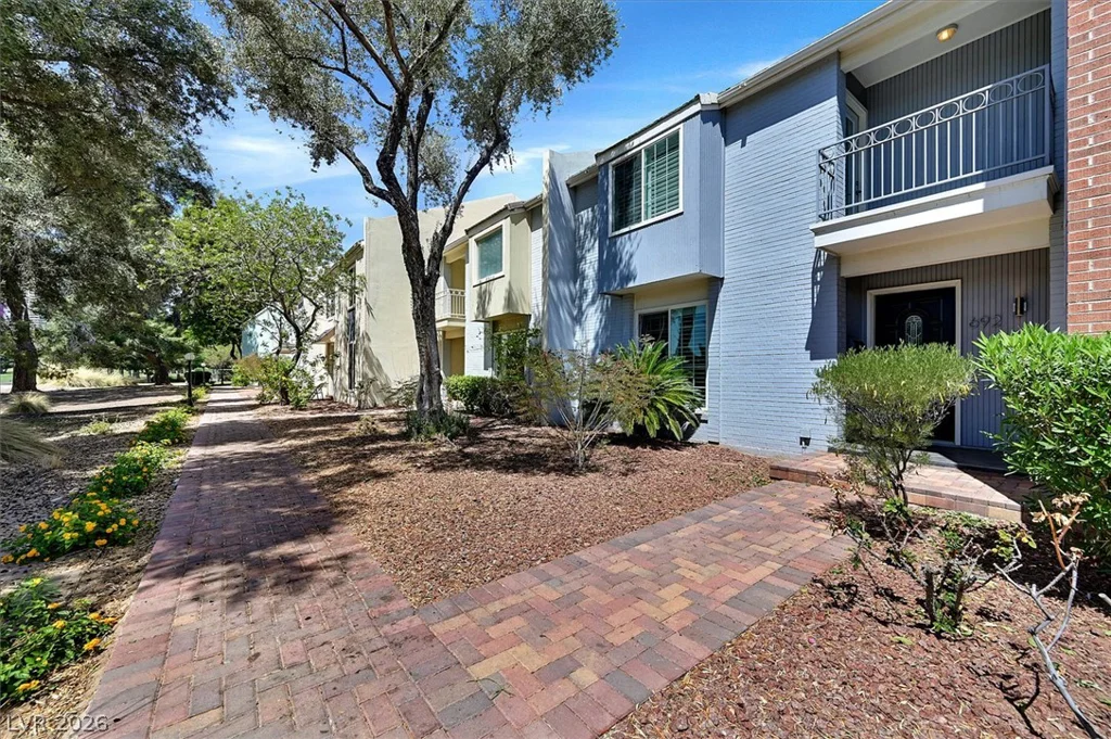 692 Tam O Shanter, Las Vegas, NV 89109