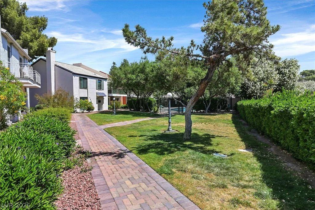 692 Tam O Shanter, Las Vegas, NV 89109