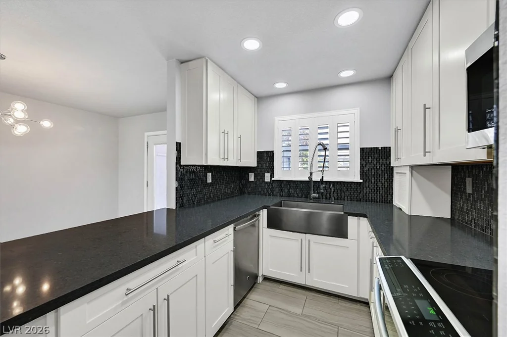 692 Tam O Shanter, Las Vegas, NV 89109