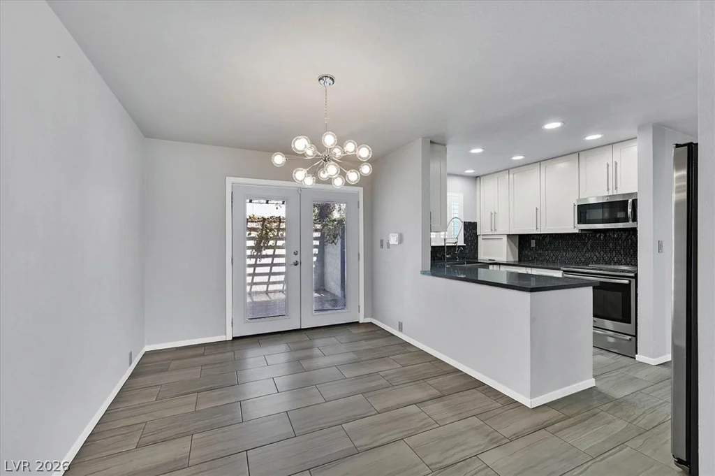 692 Tam O Shanter, Las Vegas, NV 89109