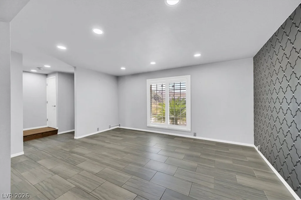 692 Tam O Shanter, Las Vegas, NV 89109