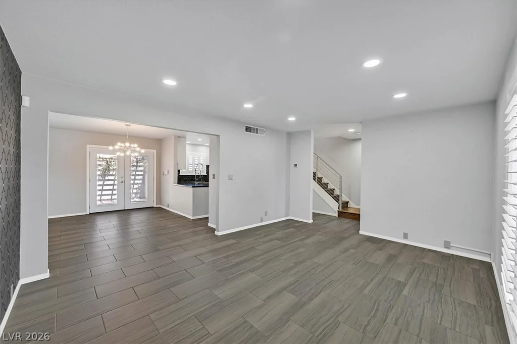 692 Tam O Shanter, Las Vegas, NV 89109