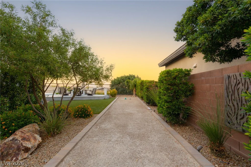 6100 Stone Rise, Las Vegas, NV 89135