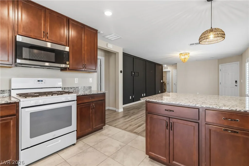 1402 Great Hollow, North Las Vegas, NV 89086