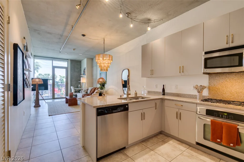 353 Bonneville, Las Vegas, NV 89101