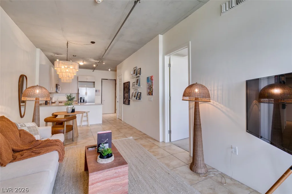 353 Bonneville, Las Vegas, NV 89101