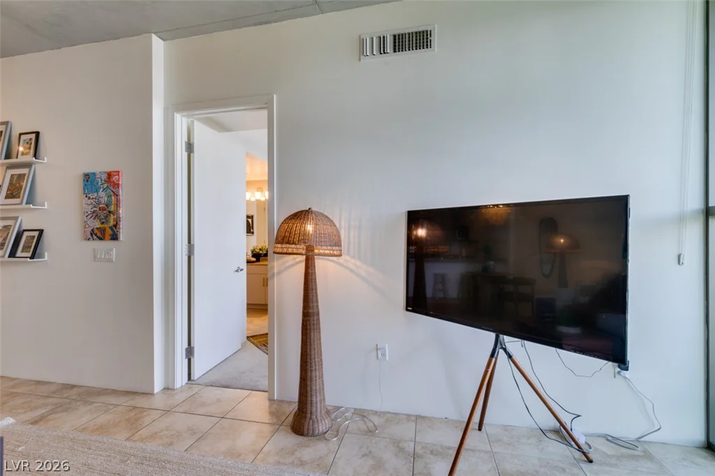 353 Bonneville, Las Vegas, NV 89101