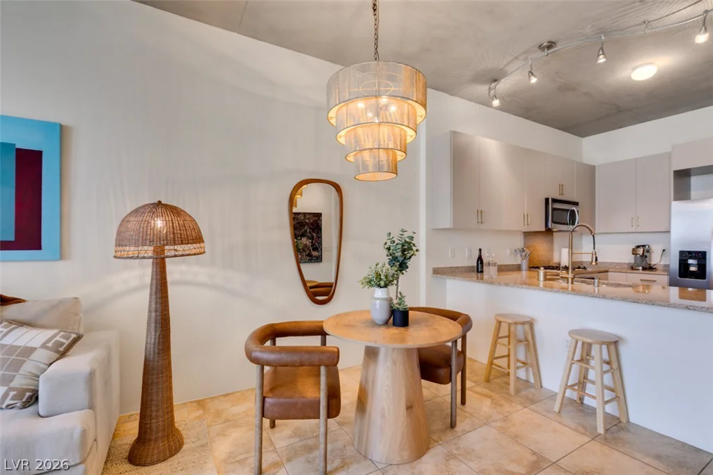 353 Bonneville, Las Vegas, NV 89101