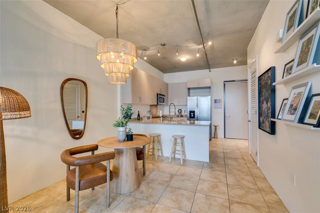 353 Bonneville, Las Vegas, NV 89101
