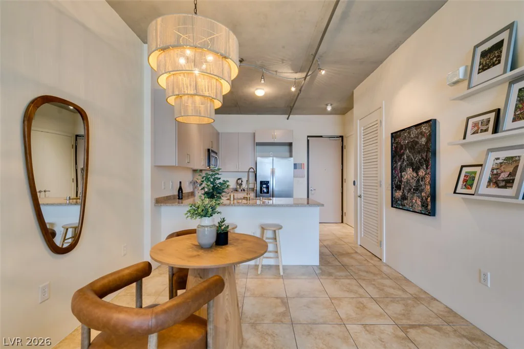 353 Bonneville, Las Vegas, NV 89101